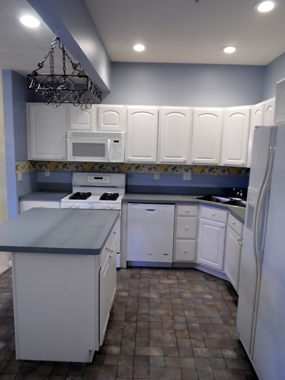 29 Castle Hills Road, Unit F Agawam, MA 01001 - Photo 5 of 9 Gallery Image 5