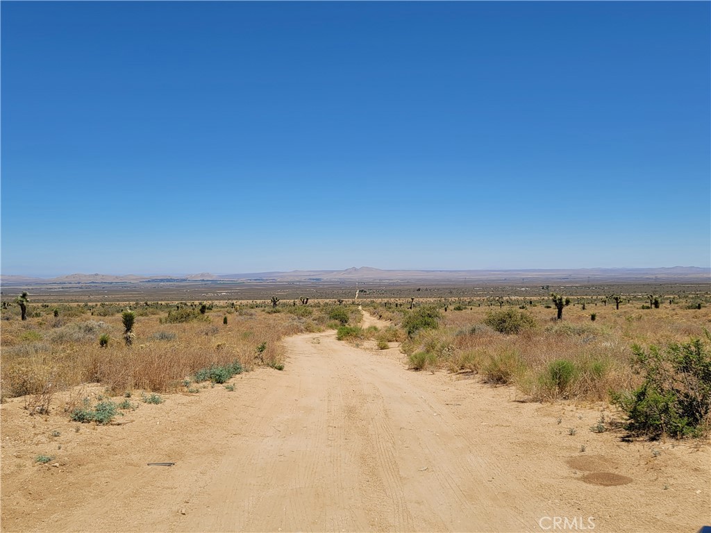 18501 Fort Tejon Road Llano, CA 93544 - Photo 12 of 19 a view of beach and ocean