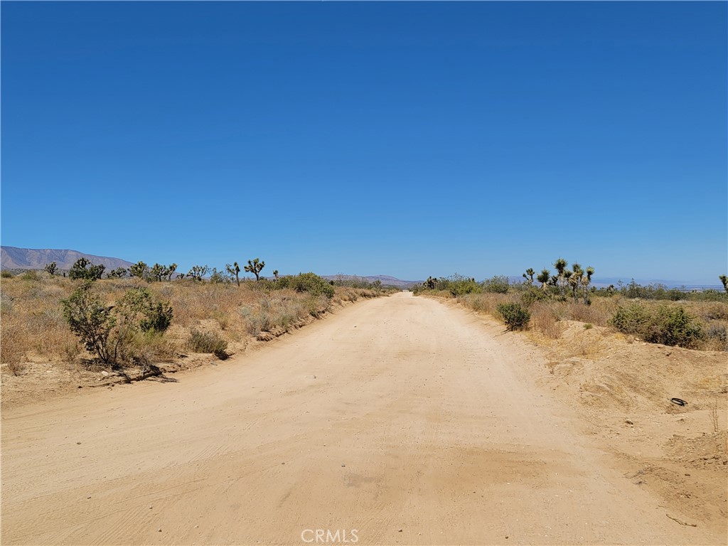 18501 Fort Tejon Road Llano, CA 93544 - Photo 13 of 19 a view of ocean with snow