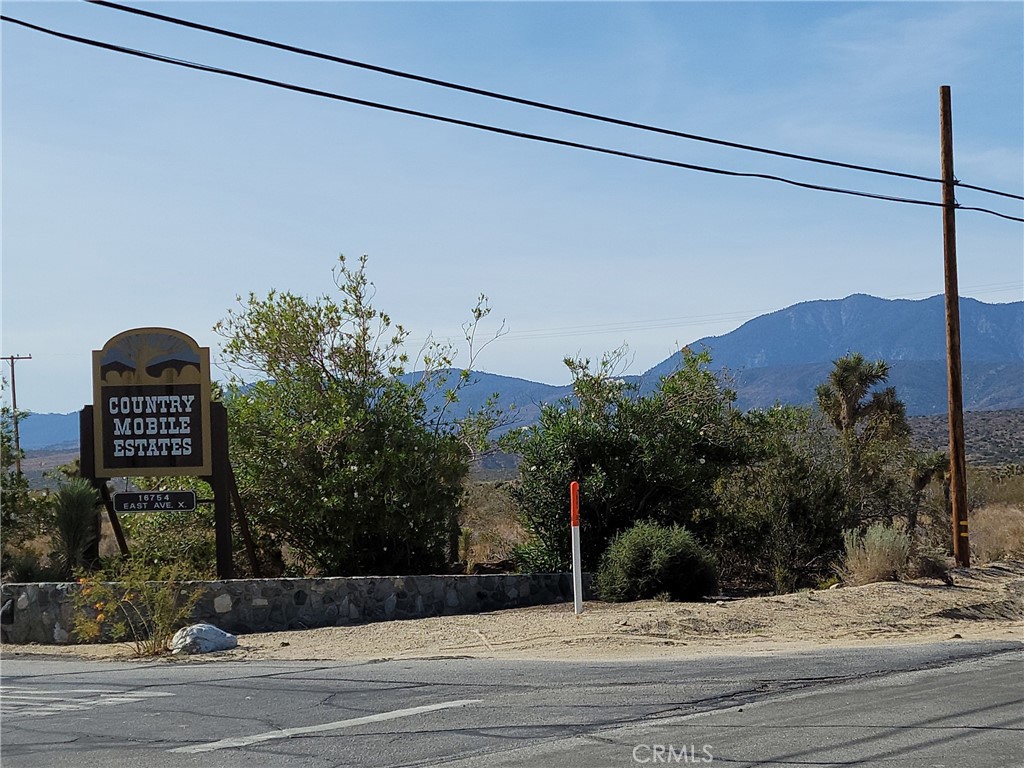 18501 Fort Tejon Road Llano, CA 93544 - Photo 14 of 19 a view of a entrance gate of the house