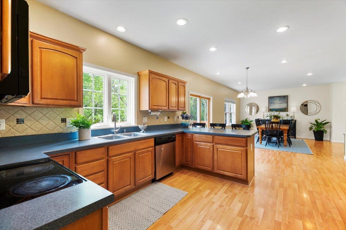 526 Fox Hill Road Bennington, VT 05201 - Photo 6 of 39
