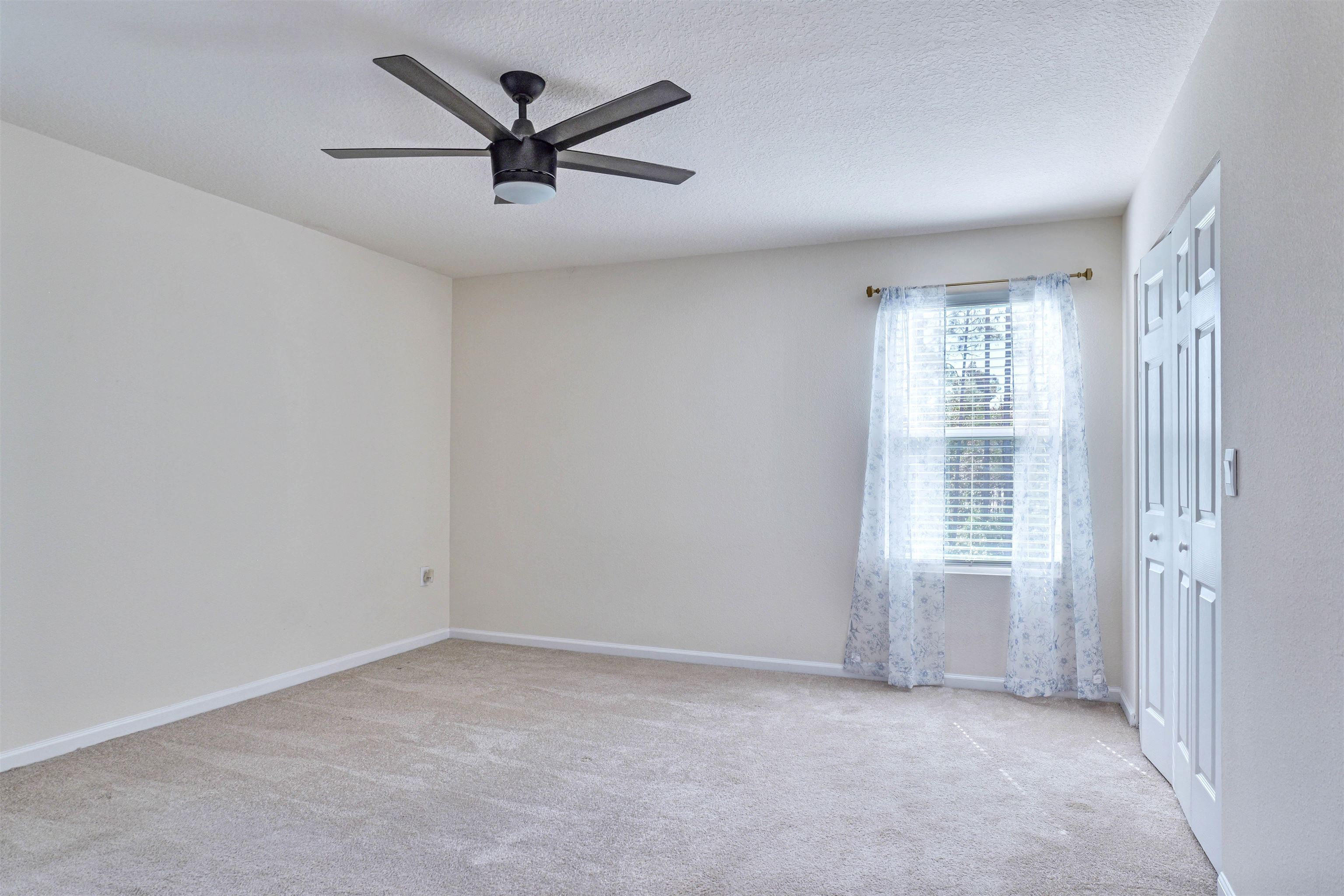 297 Coastline Way Street St. Augustine, FL 32092 - Photo 18 of 36 an empty room that has a window