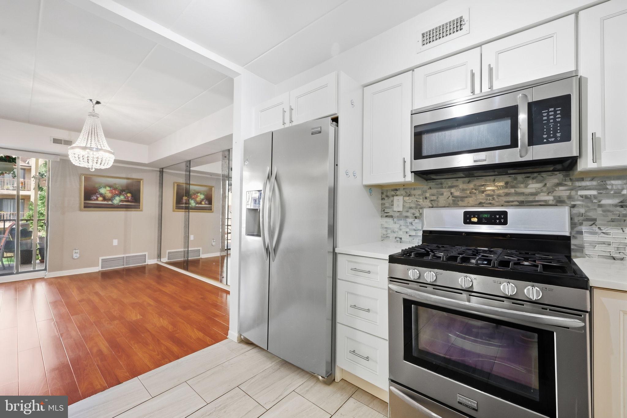 8920 Krewstown Road, Unit 215 Philadelphia, PA 19115 - Photo 4 of 28 Gallery Image 4