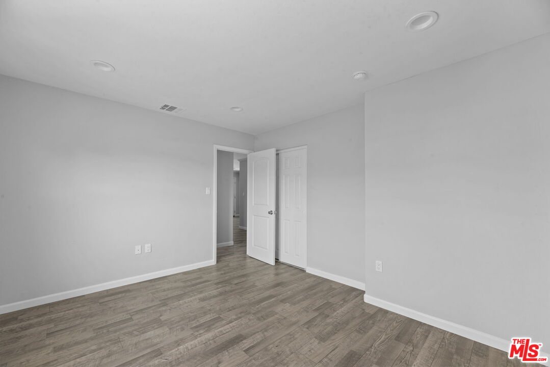 1960 North Ontario Street Burbank, CA 91505 - Photo 11 of 16 a view of an empty room