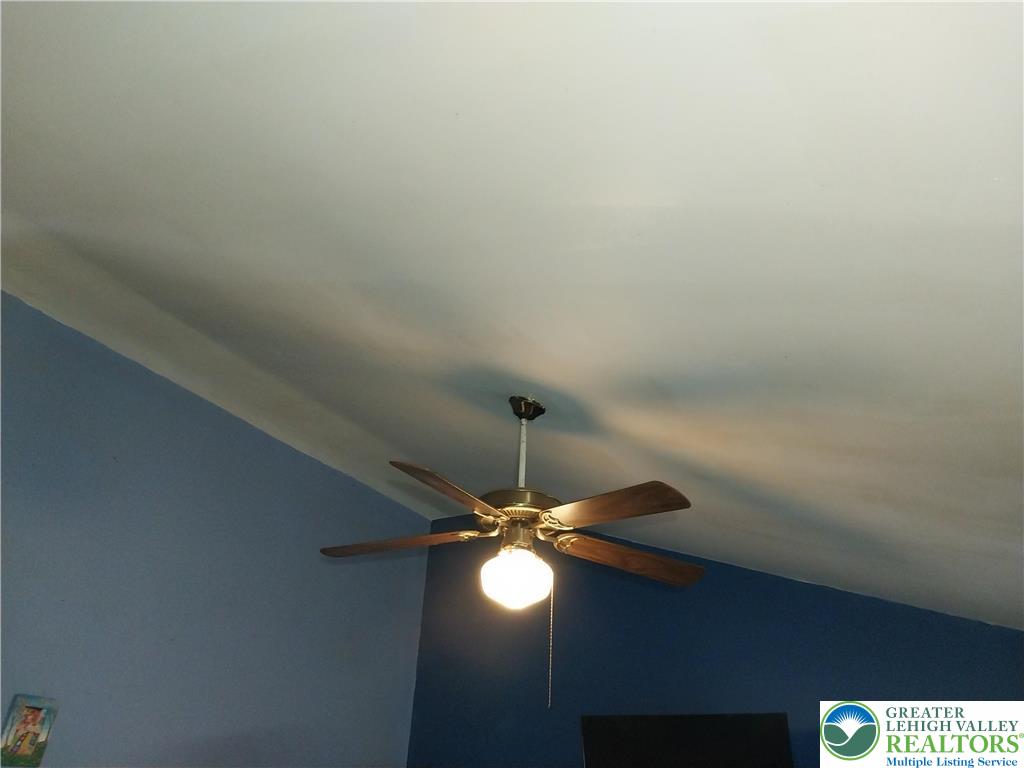 2108 Fox Road Bushkill, PA 18324 - Photo 12 of 98 a view of a livingroom with a fan