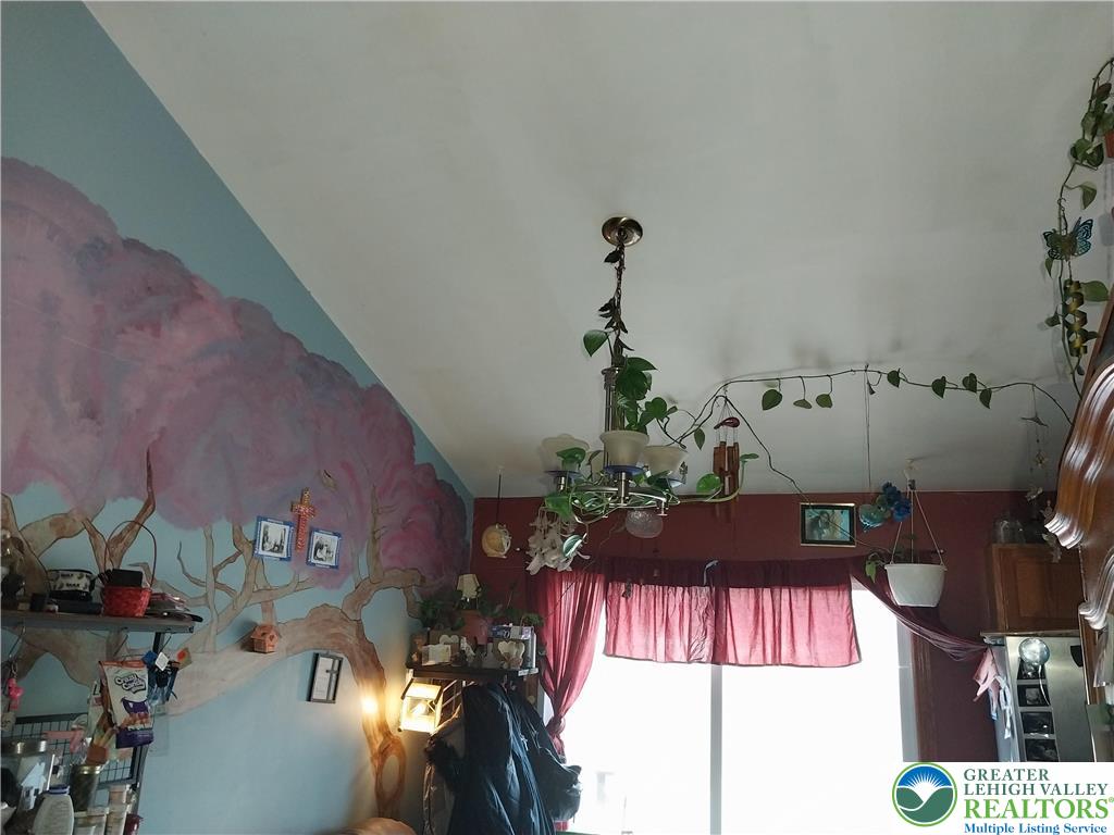 2108 Fox Road Bushkill, PA 18324 - Photo 14 of 98