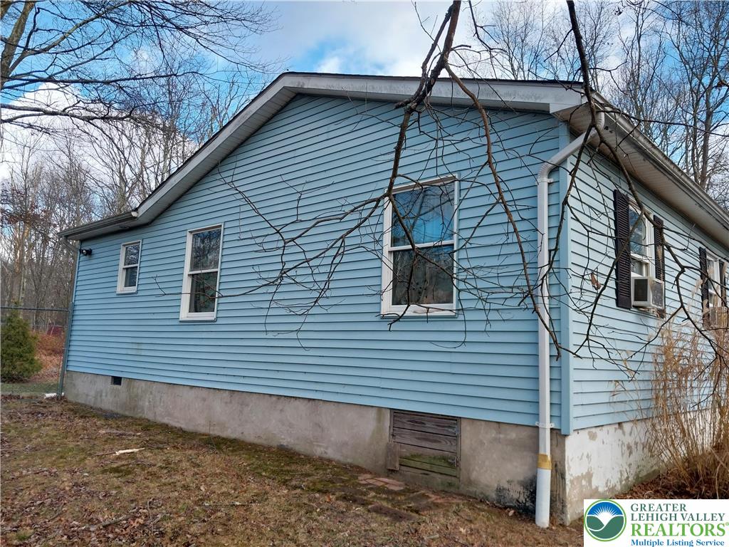 2108 Fox Road Bushkill, PA 18324 - Photo 5 of 98