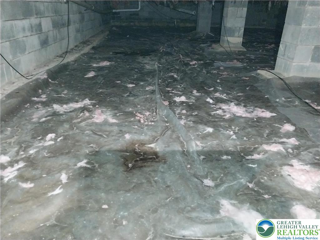 2108 Fox Road Bushkill, PA 18324 - Photo 60 of 98 a view of a yard