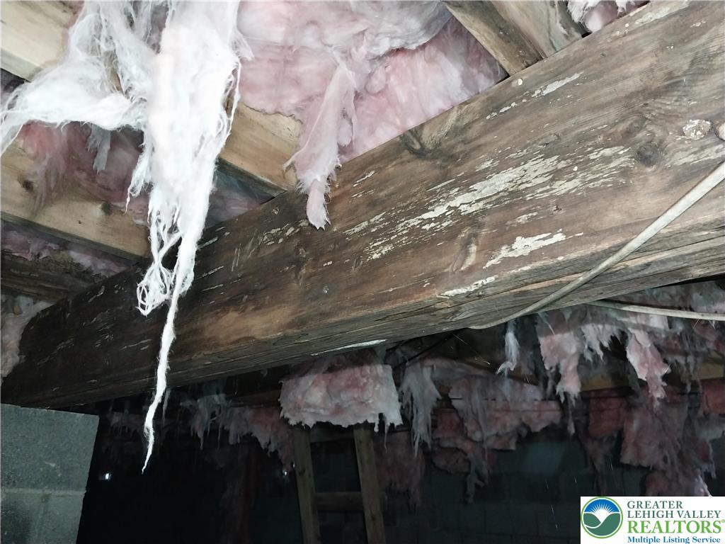 2108 Fox Road Bushkill, PA 18324 - Photo 62 of 98 a view of entryway