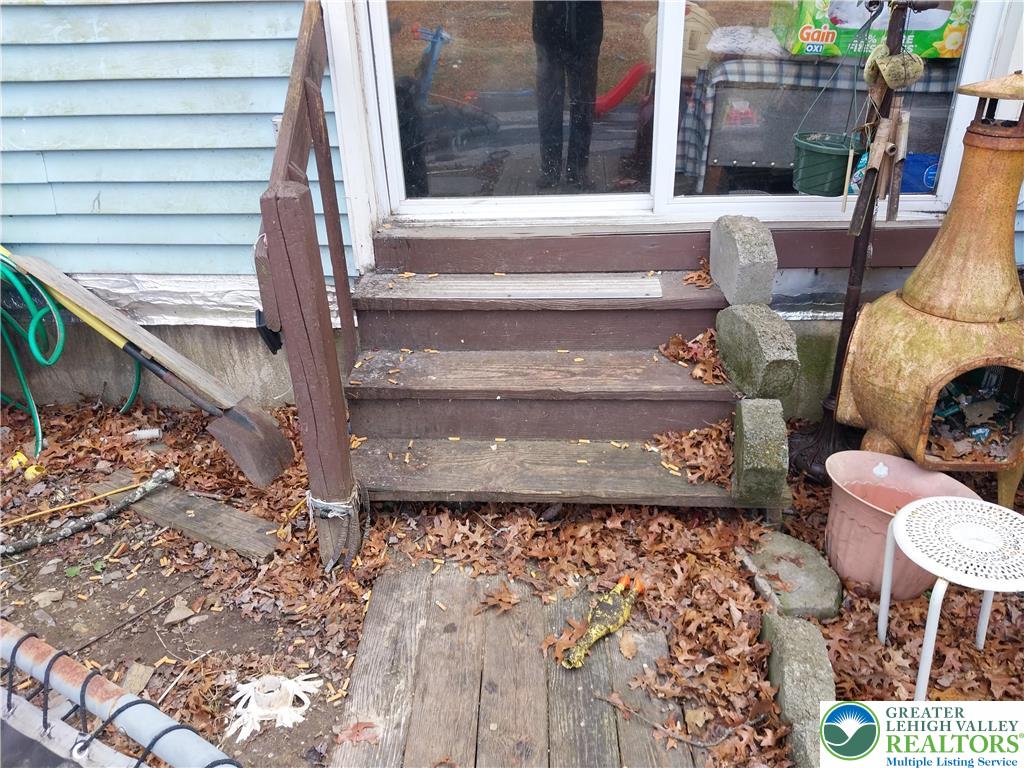 2108 Fox Road Bushkill, PA 18324 - Photo 94 of 98 a front view of a house with a yard