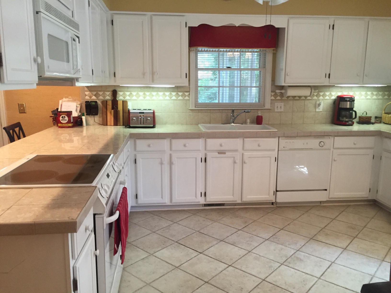 200 Grouse Road Summerville, SC 29485 - Photo 8 of 12 Kitchen with Tile Floor