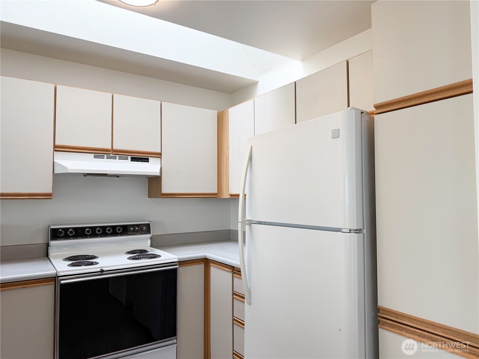 124 Southwest 154th Street, Unit 302 Burien, WA 98166 - Photo 5 of 18