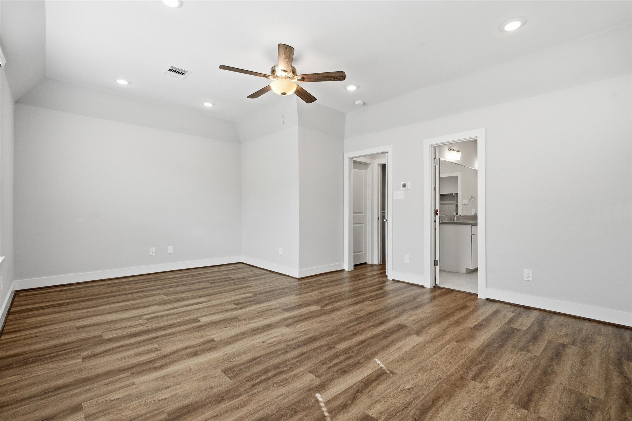 1282 North Post Oak Road, Unit A Houston, TX 77055 - Photo 15 of 23 Natural light in primary bedroom