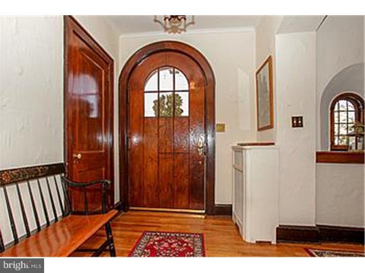 340 Summit Road Springfield, PA 19064 - Photo 3 of 24 Foyer