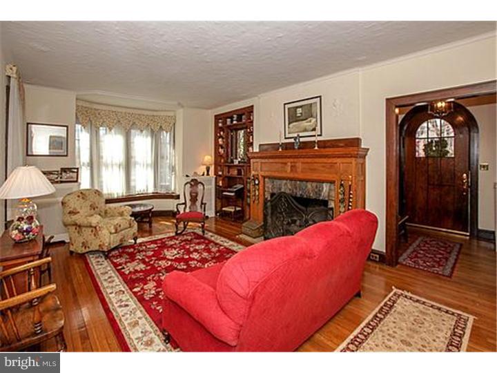 340 Summit Road Springfield, PA 19064 - Photo 4 of 24 Living Room