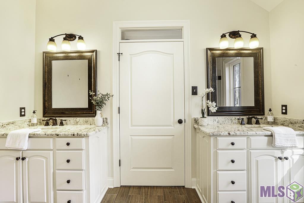 12035 Arrowood Avenue Baton Rouge, LA 70818 - Photo 12 of 26 Primary bathroom