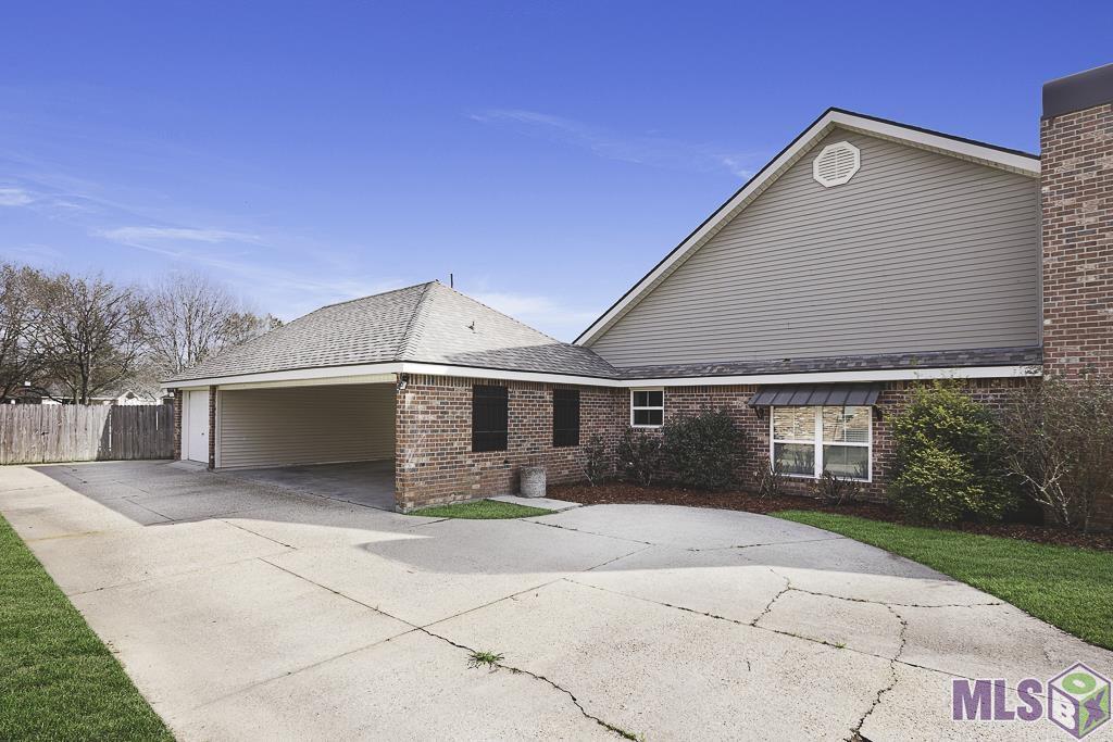 12035 Arrowood Avenue Baton Rouge, LA 70818 - Photo 24 of 26 Side view