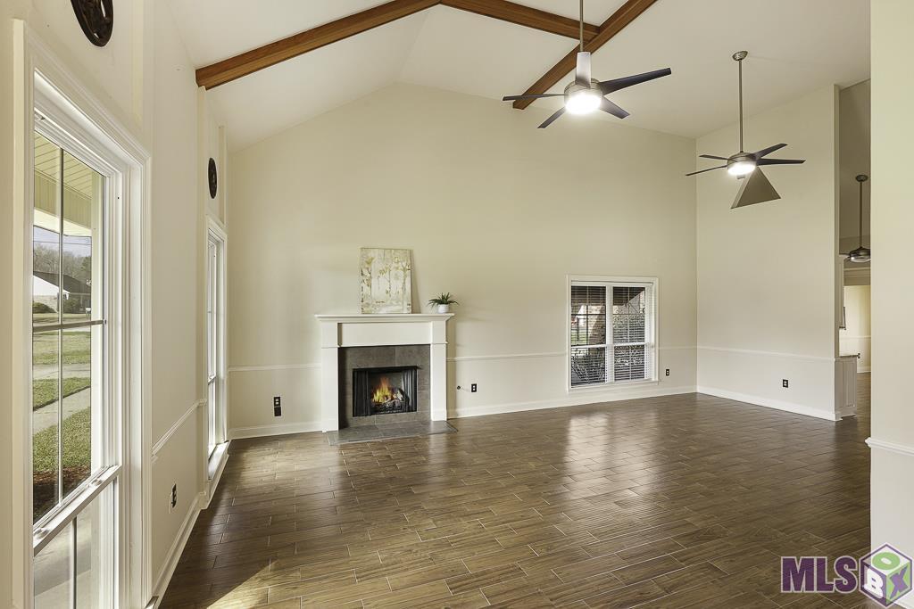 12035 Arrowood Avenue Baton Rouge, LA 70818 - Photo 4 of 26 Living room