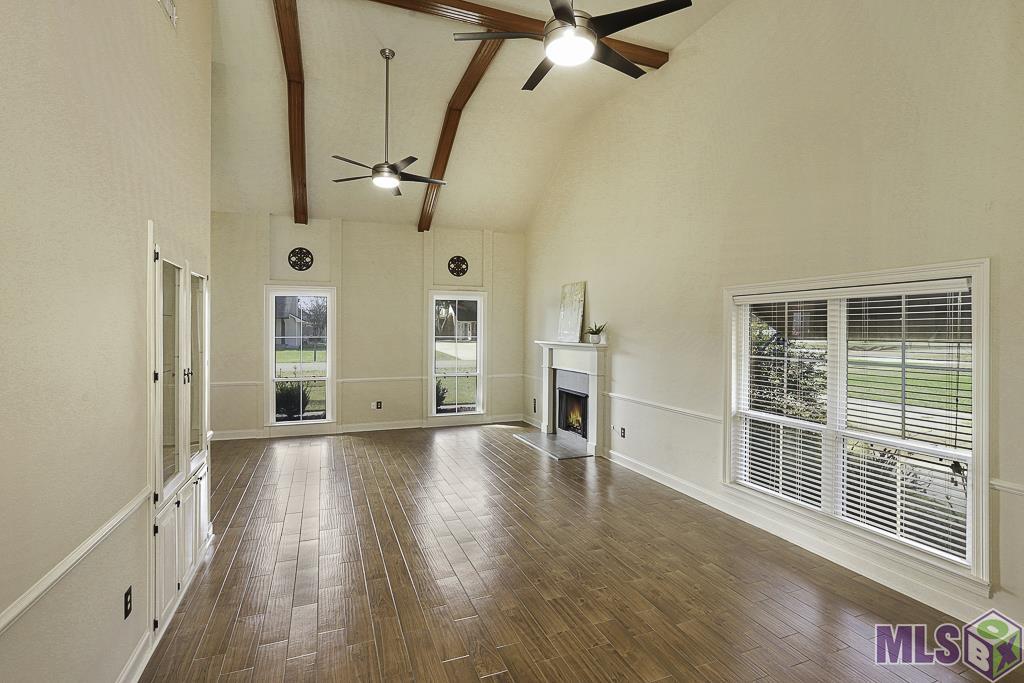 12035 Arrowood Avenue Baton Rouge, LA 70818 - Photo 5 of 26 Living room
