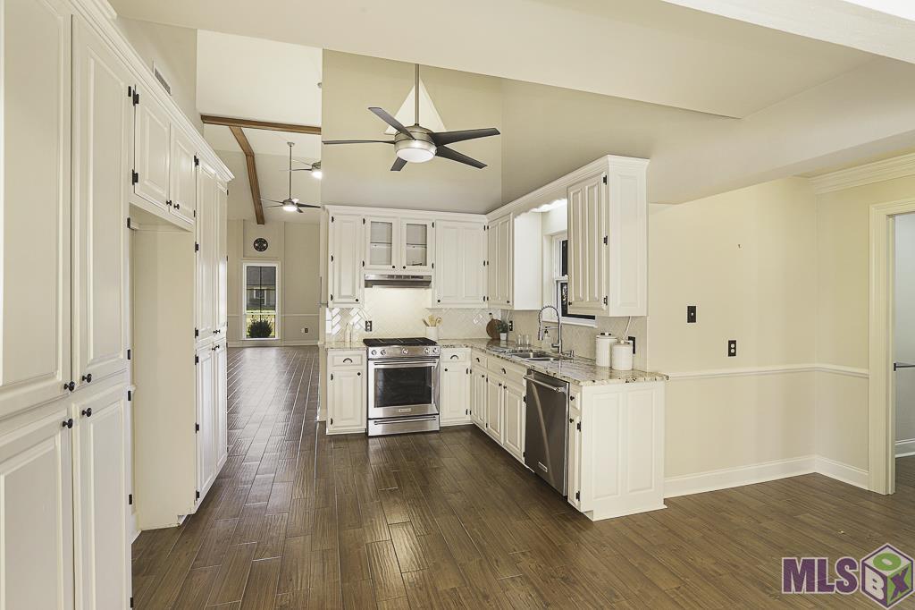 12035 Arrowood Avenue Baton Rouge, LA 70818 - Photo 8 of 26 Kitchen