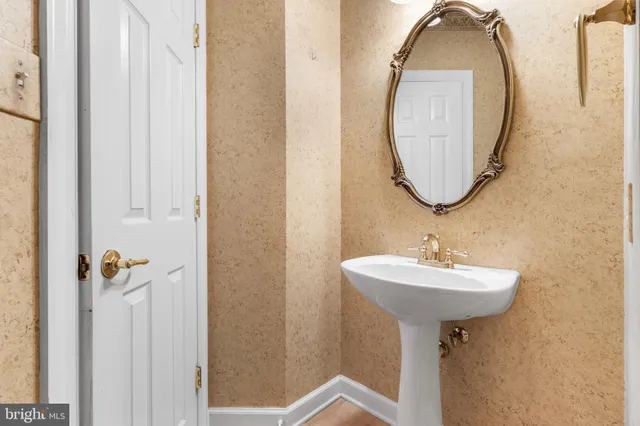 $870,000 | 13802 Lambertina Place, Rockville, MD 20850