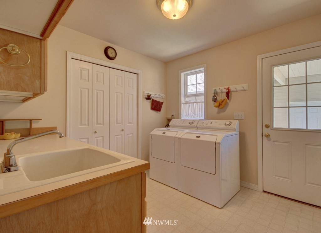 975 Engle Road Coupeville, WA 98239 - Photo 23 of 25 Gallery Image 23