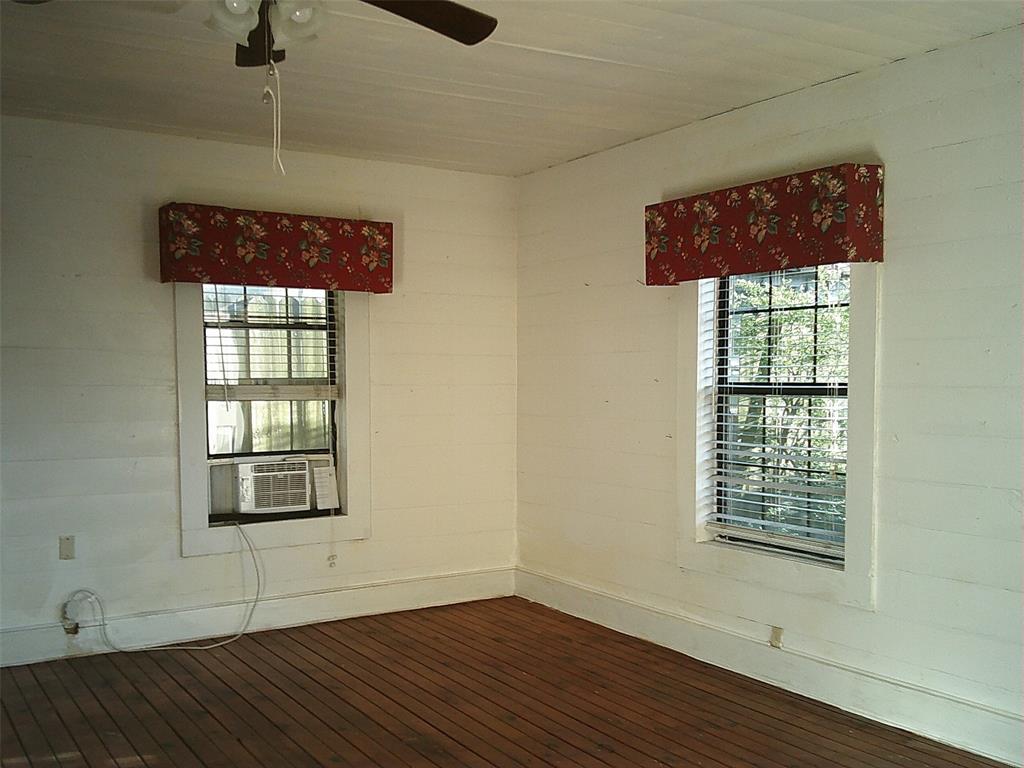 1007 North Center Street Bonham, TX 75418 - Photo 15 of 37 living room