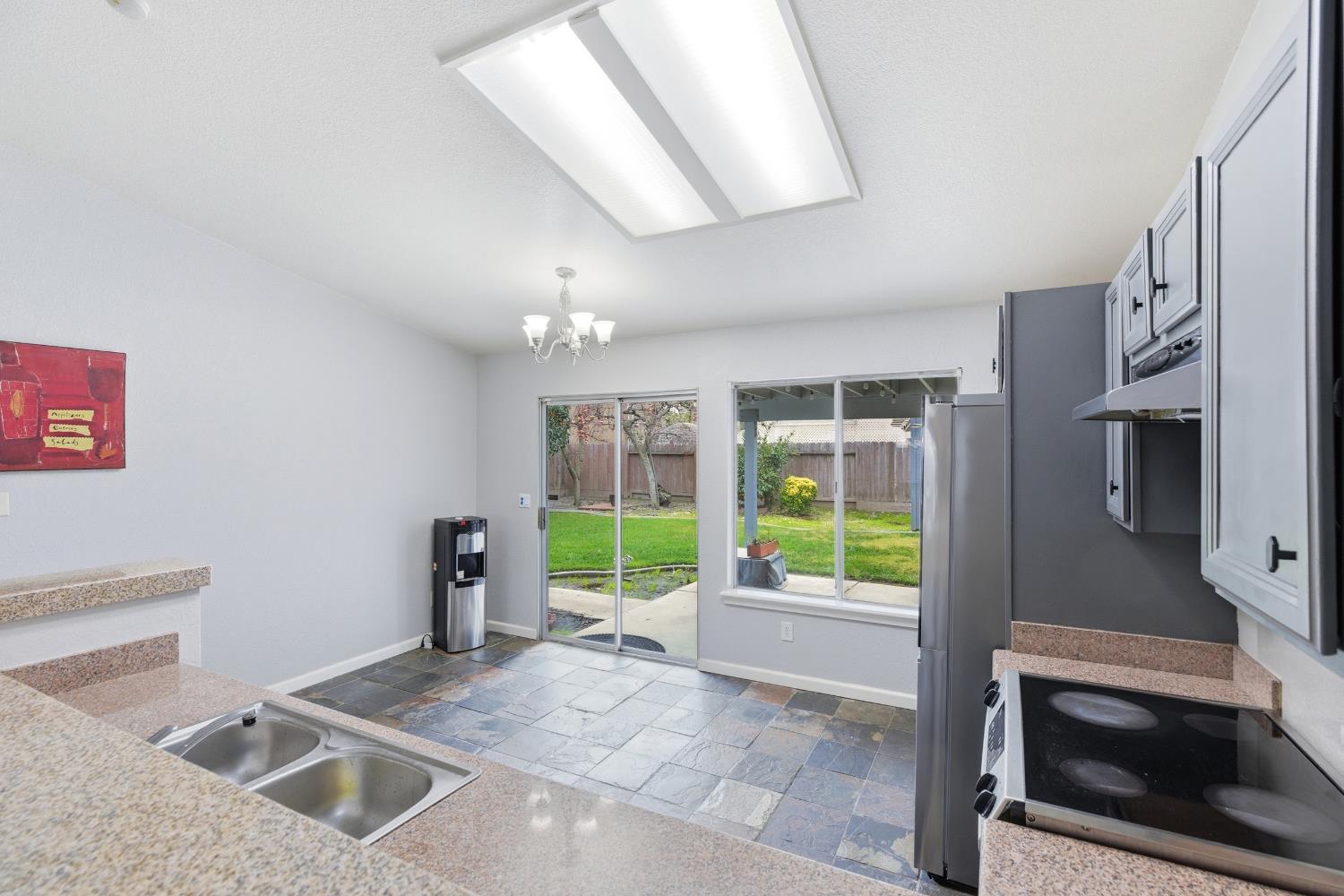 3904 Creedmoor Avenue Modesto, CA 95357 - Photo 11 of 33