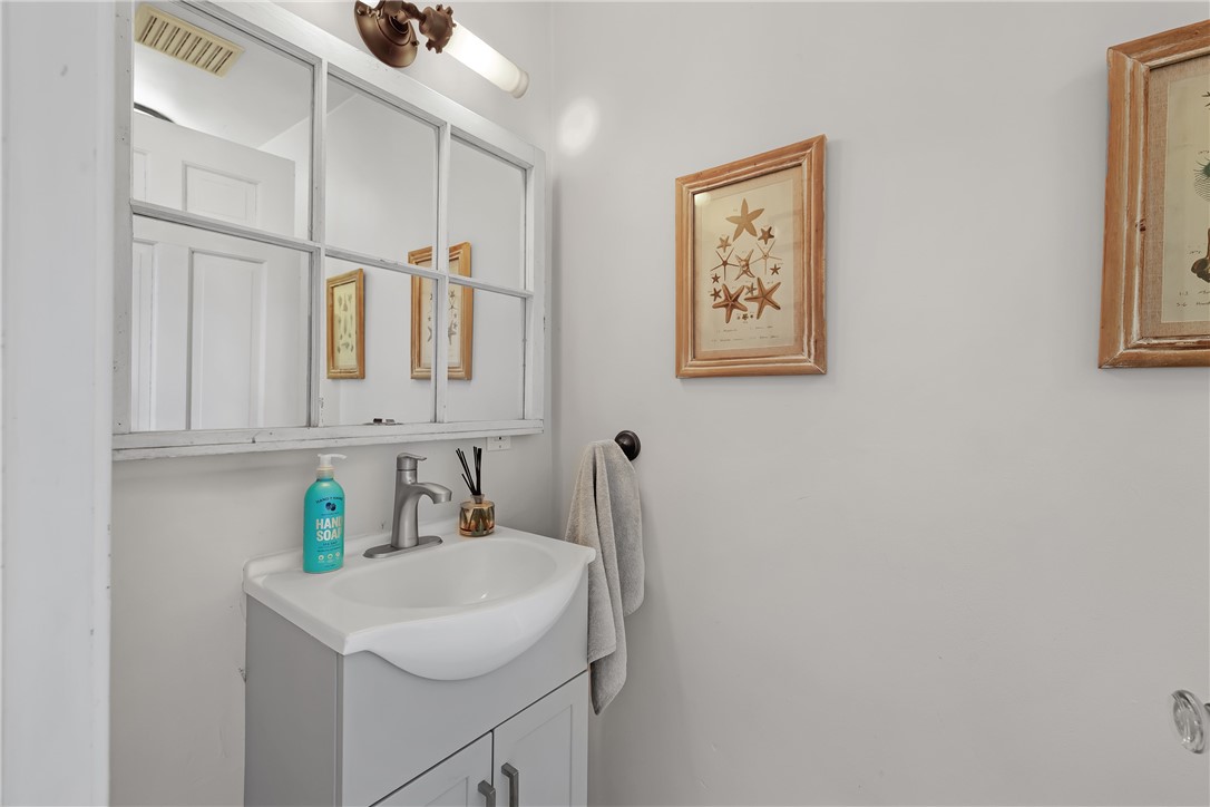 47 Kane Avenue Middletown, RI 02842 - Photo 41 of 46