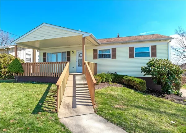 a view of a house with backyard and porch