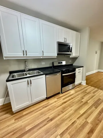 $2,300 | 1727 West Bryn Mawr Avenue, Unit 2, Chicago, IL 60660