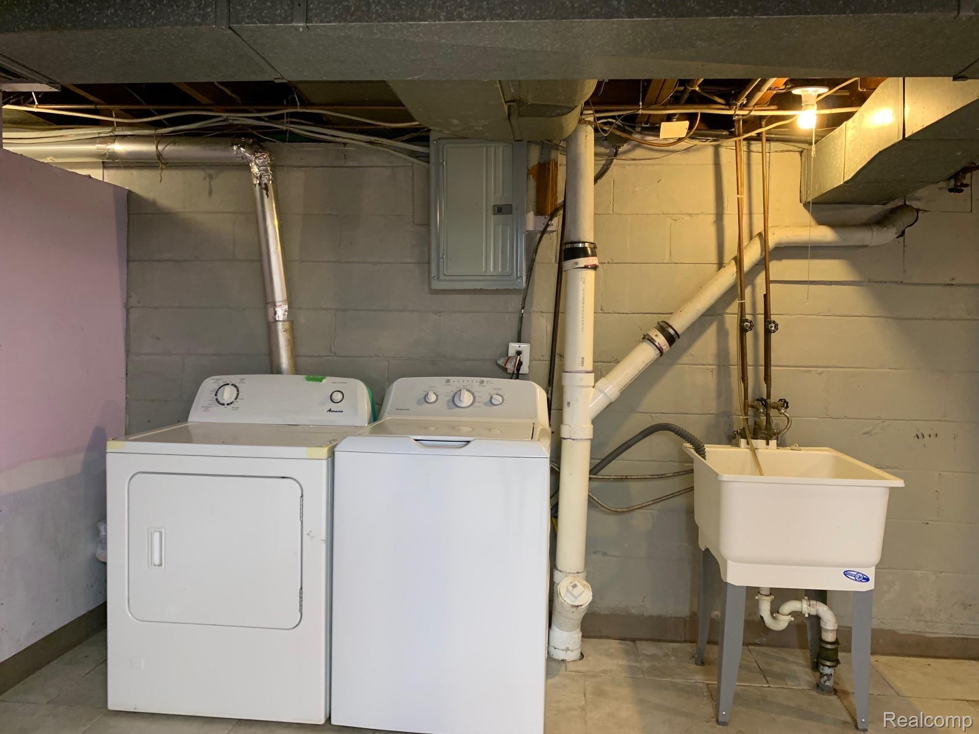 15013 Charles R Avenue Eastpointe, MI 48021 - Photo 25 of 27 LAUNDRY IN BASEMENT.jpg