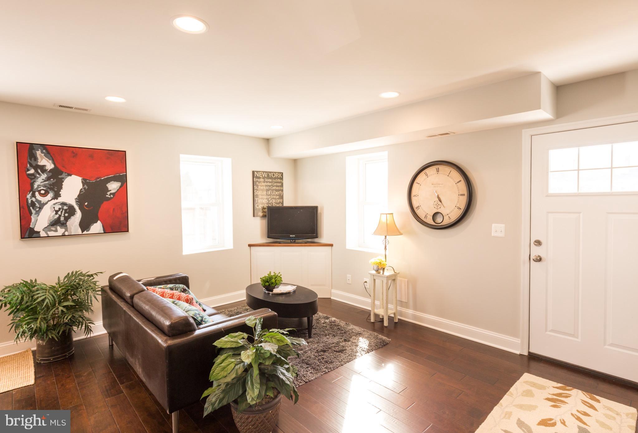 3307 Sollers Point Road Baltimore, MD 21222 - Photo 2 of 29 Living Room