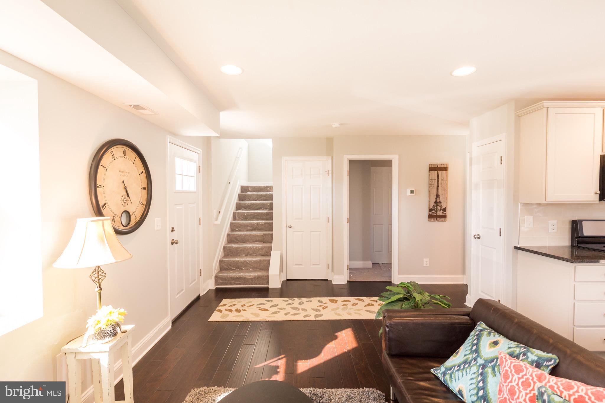 3307 Sollers Point Road Baltimore, MD 21222 - Photo 6 of 29 Living Room
