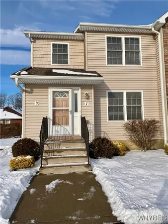 $1,640 | 1696 Orchard Park Road, Unit 1, West Seneca, NY 14224