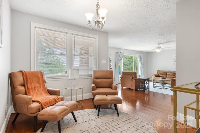 a view of a livingroom with furniture