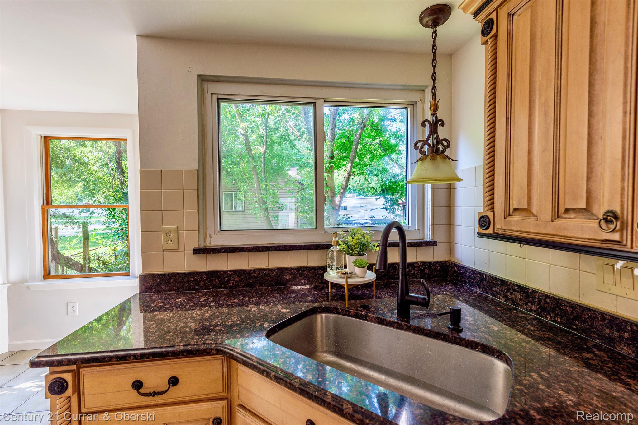 21728 Colgate Street Farmington, MI 48336 - Photo 4 of 40 Large window over sink