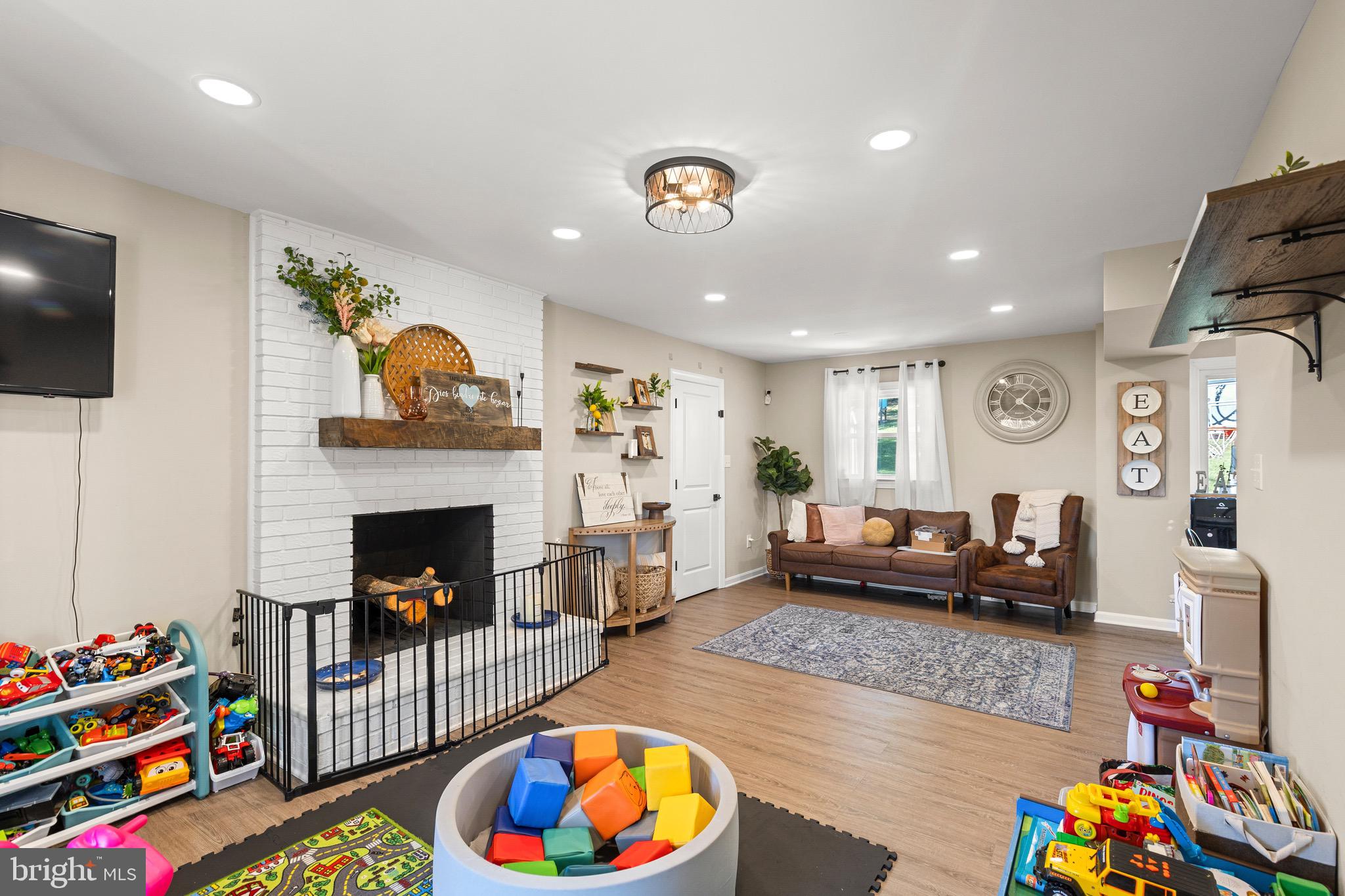 6666 Kelly Road Warrenton, VA 20187 - Photo 11 of 34 a living room with furniture and a fireplace