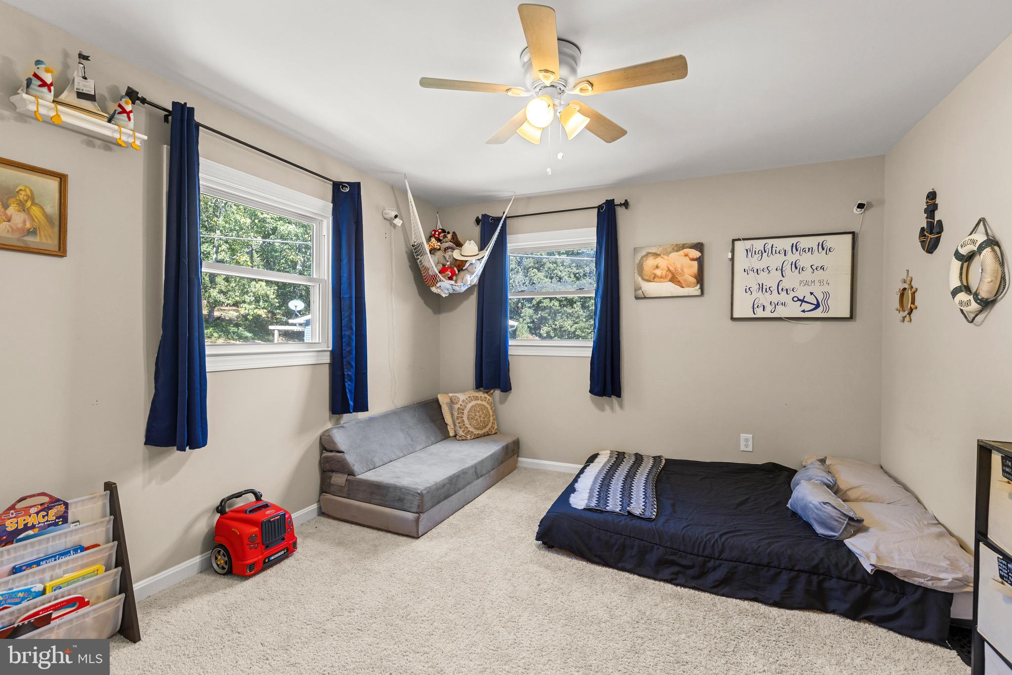 6666 Kelly Road Warrenton, VA 20187 - Photo 17 of 34 a living room with furniture and a large window