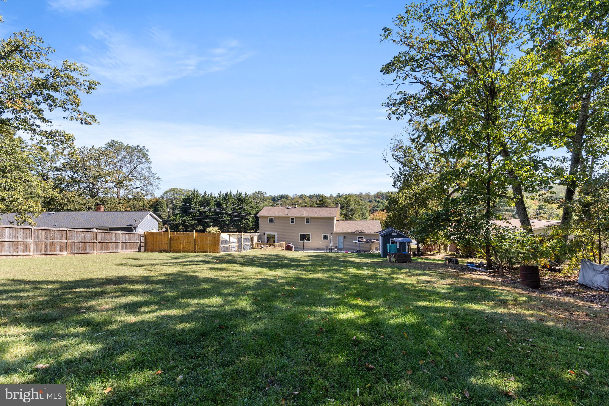 6666 Kelly Road Warrenton, VA 20187 - Photo 27 of 34 a backyard of a house with table and chairs