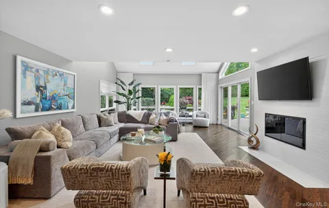 $2,599,000 | 30 Orchard Drive, Woodbury, NY 11797