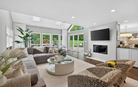 $2,599,000 | 30 Orchard Drive, Woodbury, NY 11797