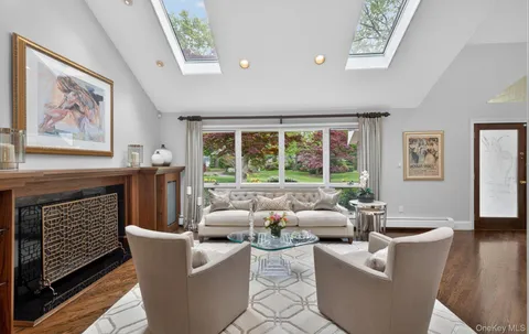 $2,599,000 | 30 Orchard Drive, Woodbury, NY 11797