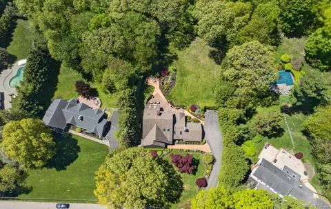 $2,599,000 | 30 Orchard Drive, Woodbury, NY 11797