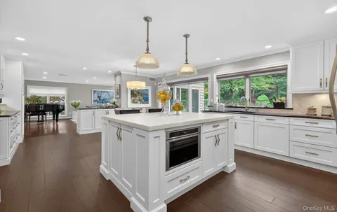 $2,599,000 | 30 Orchard Drive, Woodbury, NY 11797