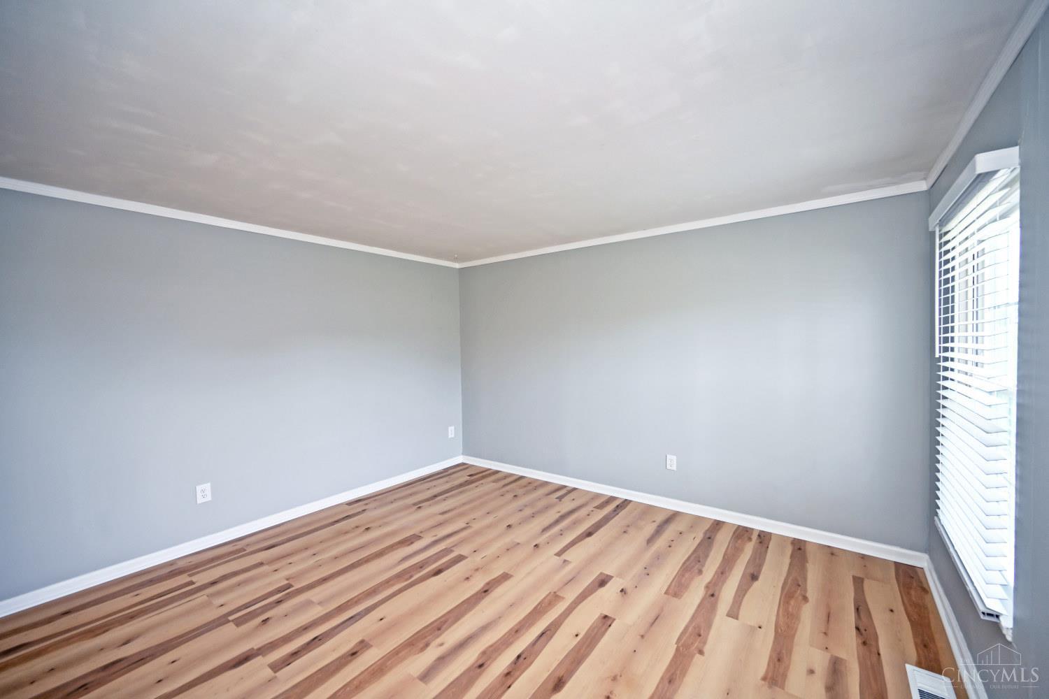 11992 Pippin Road Cincinnati, OH 45231 - Photo 4 of 28 Gallery Image 4
