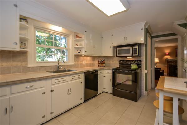 10 Plymouth Road Longmeadow, MA 01106 - Photo 10 of 24 Gallery Image 10