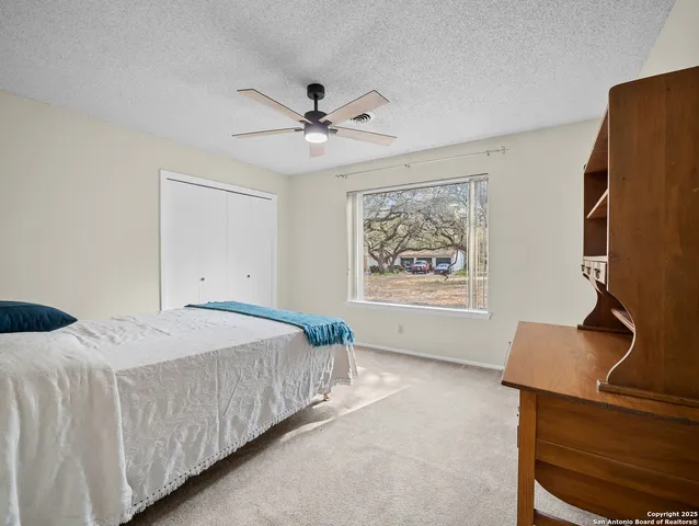 $399,900 | 22 Sunrise Drive, Pleasanton, TX 78064