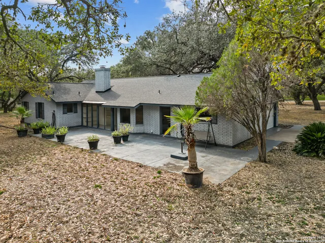 $399,900 | 22 Sunrise Drive, Pleasanton, TX 78064