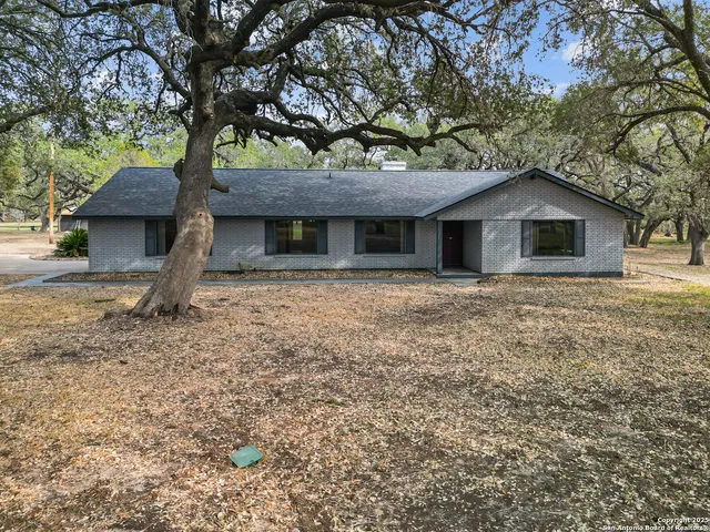 $399,900 | 22 Sunrise Drive, Pleasanton, TX 78064